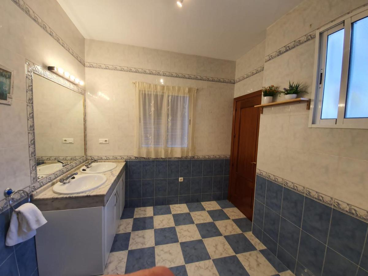Apartamento Ollerias Malaga Bagian luar foto