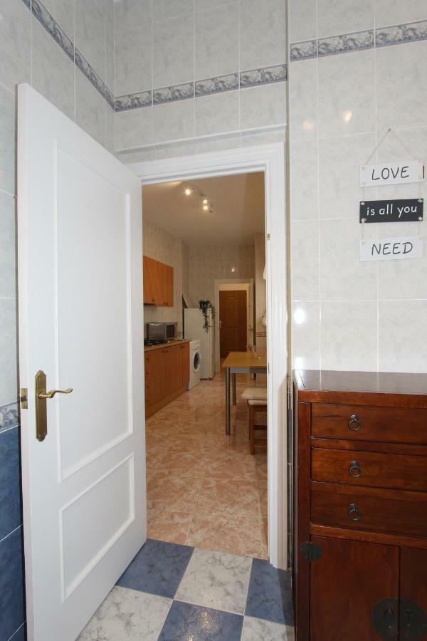 Apartamento Ollerias Malaga Bagian luar foto