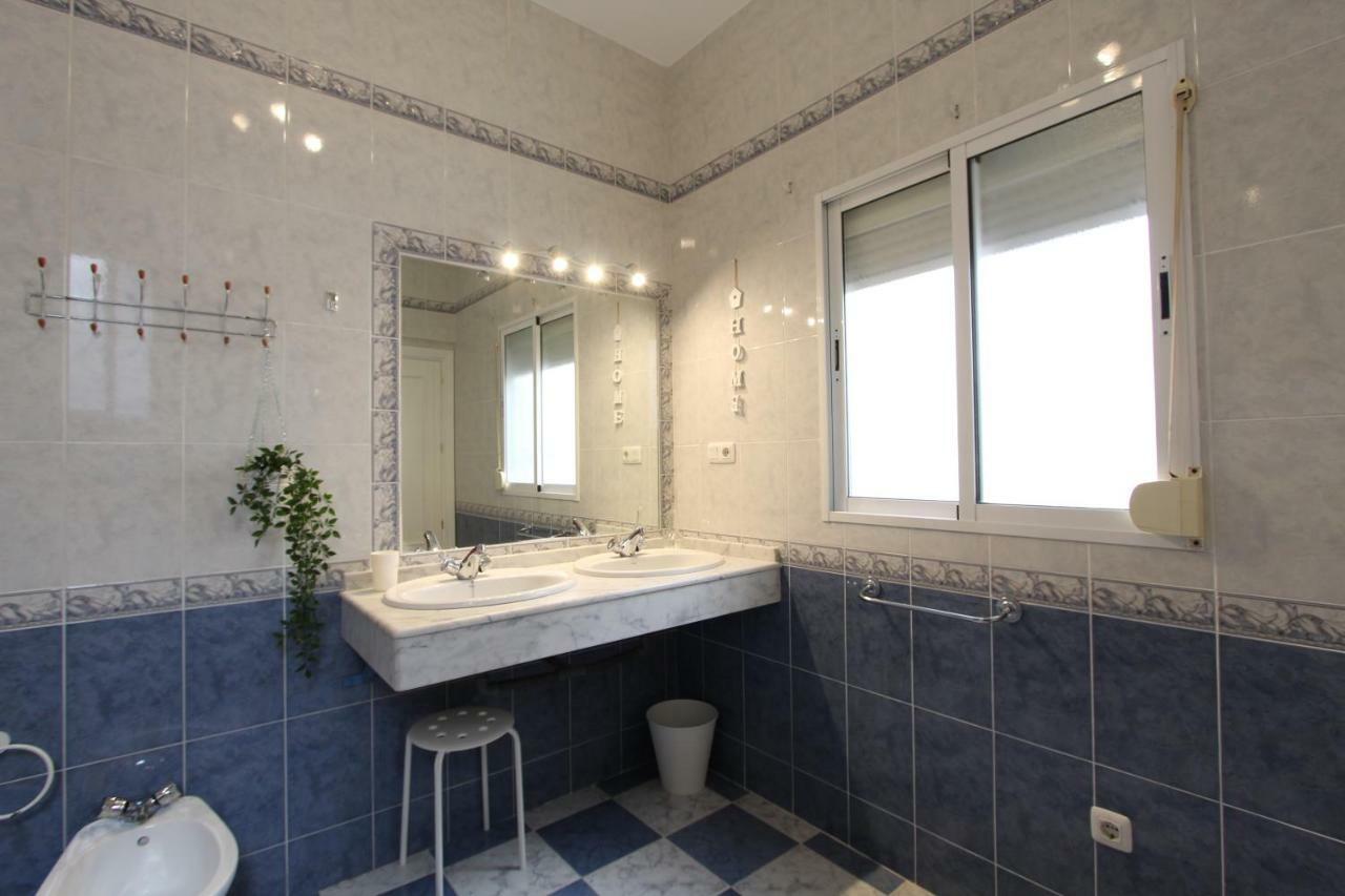 Apartamento Ollerias Malaga Bagian luar foto