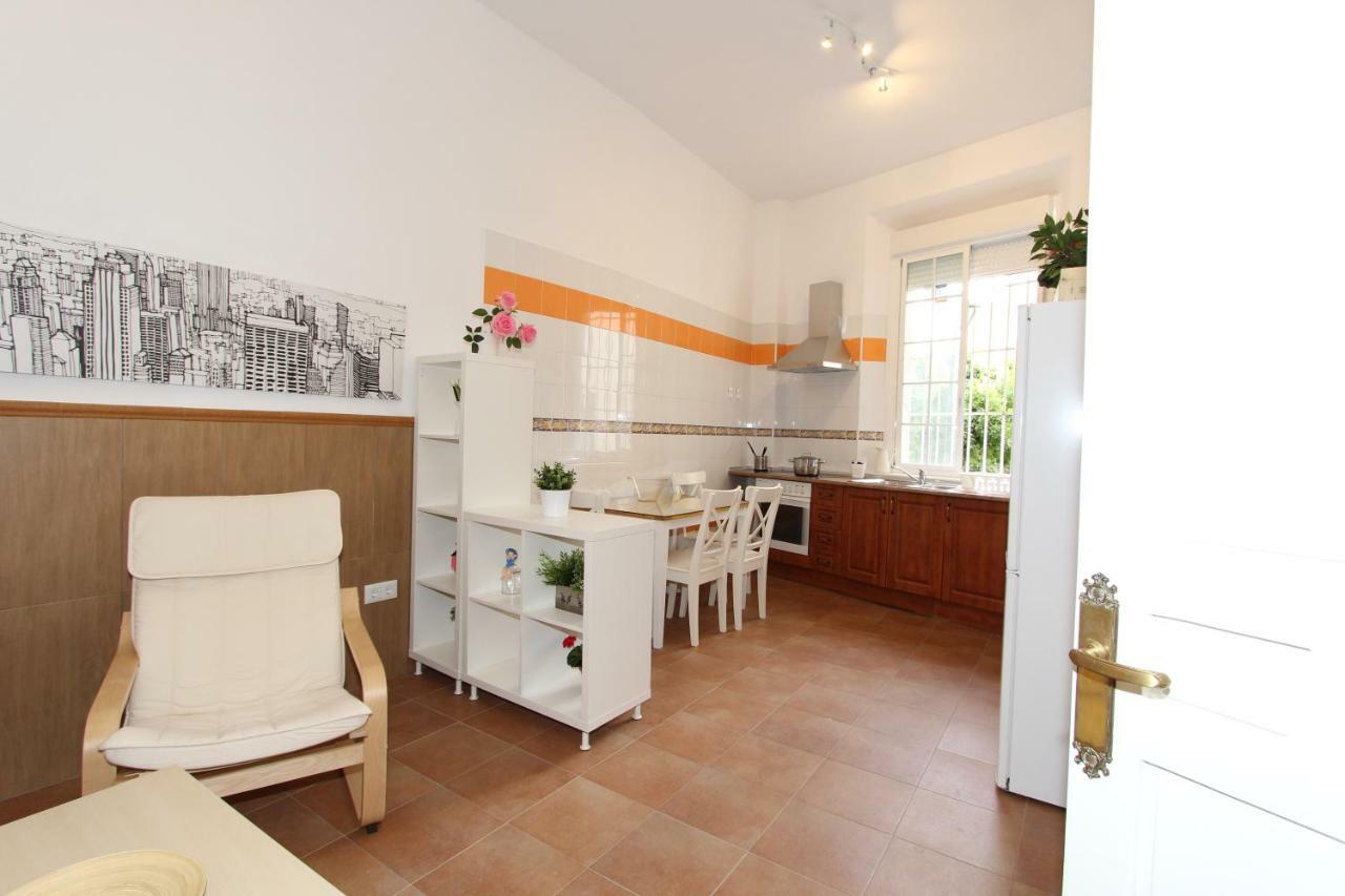 Apartamento Ollerias Malaga Bagian luar foto
