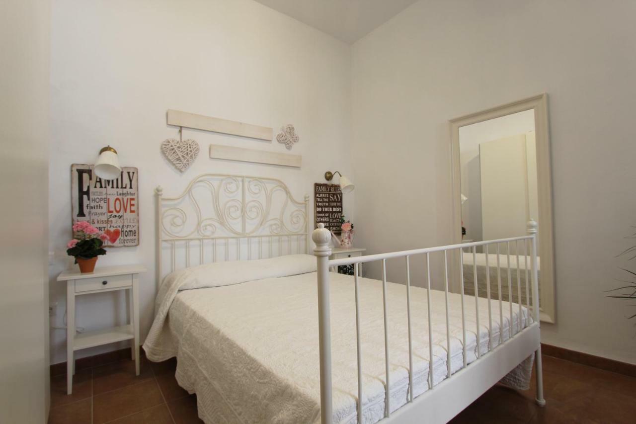 Apartamento Ollerias Malaga Bagian luar foto