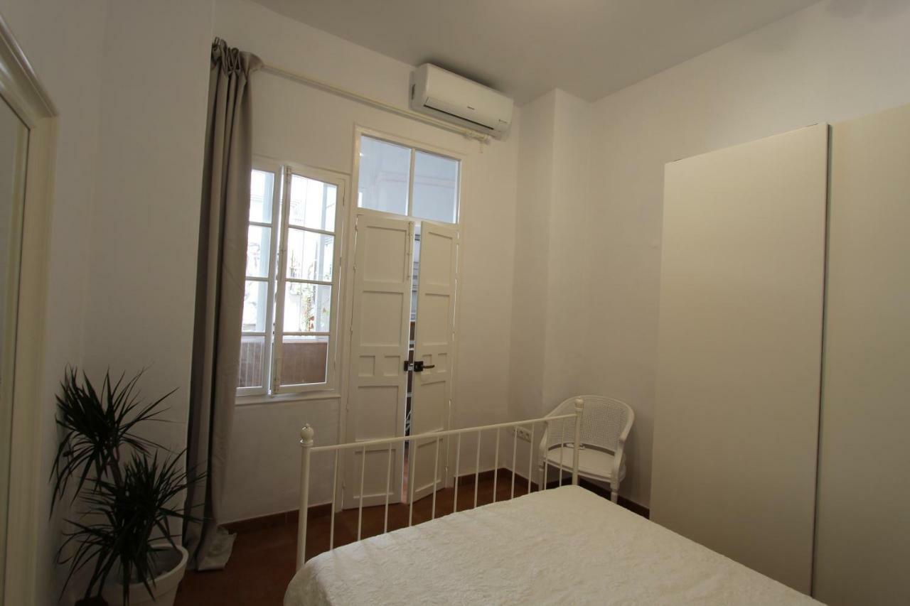 Apartamento Ollerias Malaga Bagian luar foto