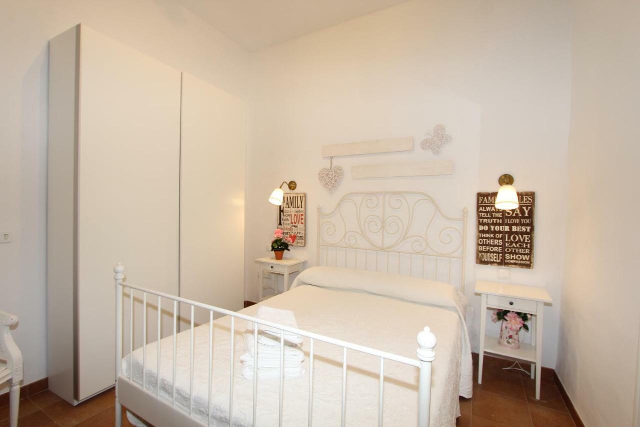Apartamento Ollerias Malaga Bagian luar foto