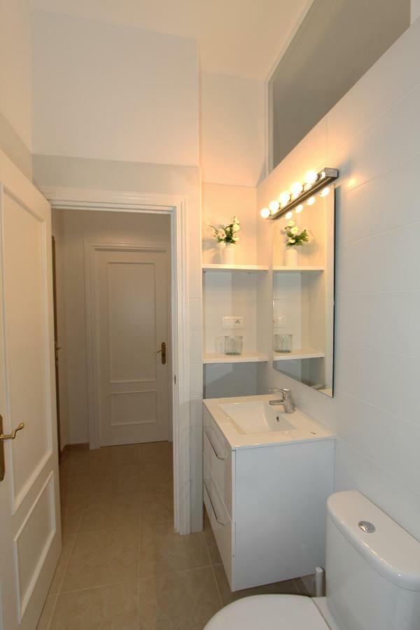 Apartamento Ollerias Malaga Bagian luar foto