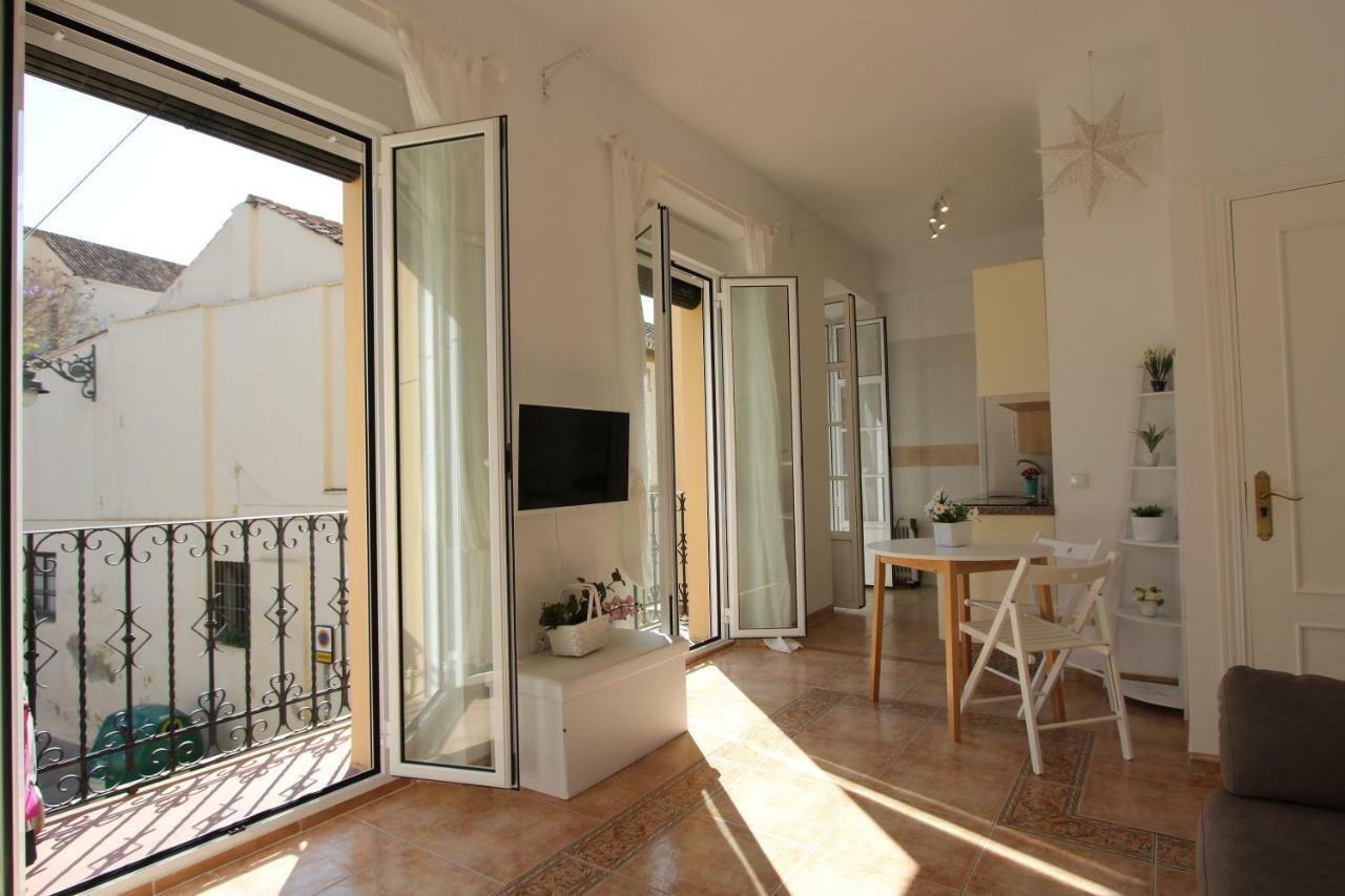 Apartamento Ollerias Malaga Bagian luar foto