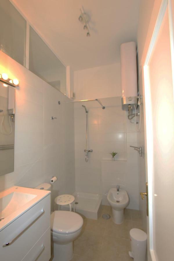 Apartamento Ollerias Malaga Bagian luar foto