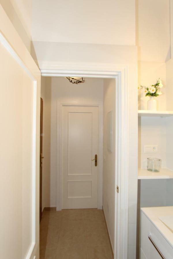 Apartamento Ollerias Malaga Bagian luar foto